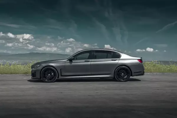 BMW 740i ქირავდება ფოთში