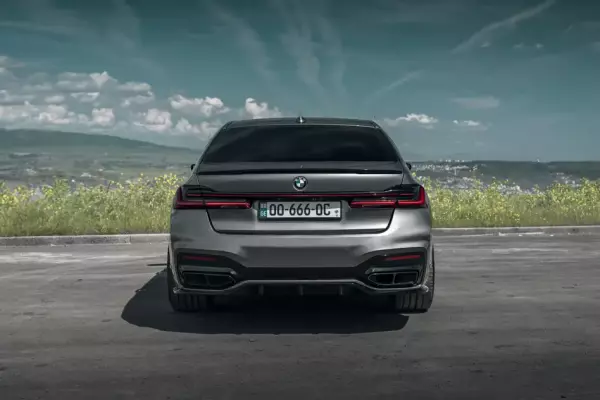 BMW 740i ქირავდება ფოთში
