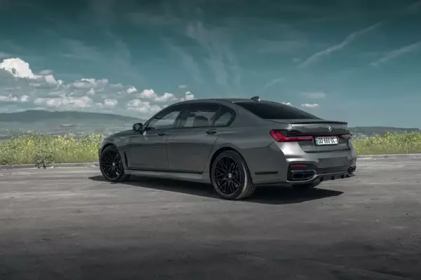 BMW 740i ქირავდება ფოთში