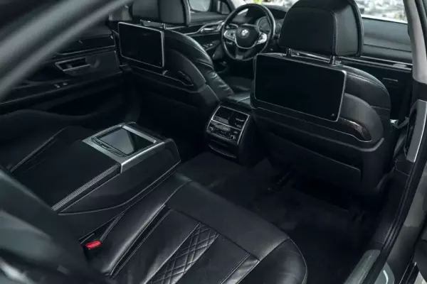 BMW 740i ქირავდება ფოთში