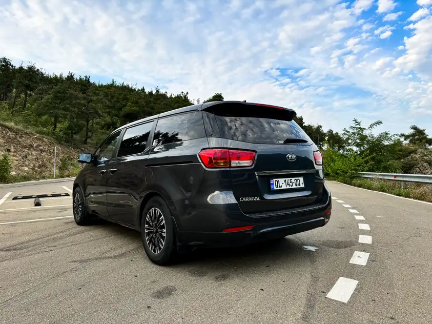 KIA Carnival ქირავდება საქართველოში