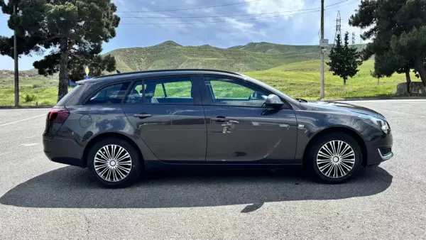 Opel Insignia ქირავდება საქართველოში