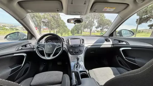 Opel Insignia ქირავდება საქართველოში
