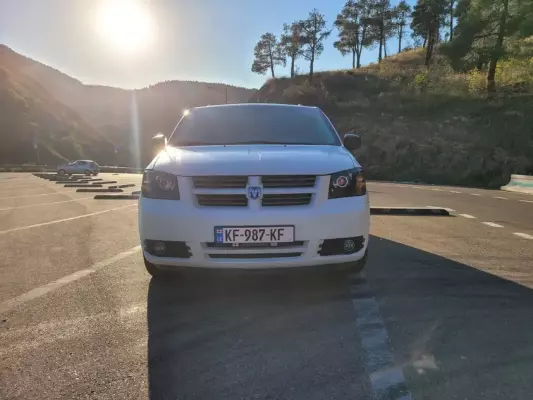 Dodge Grand Caravan ქირავდება შეკვეთილში