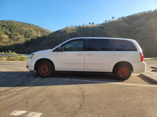 Dodge Grand Caravan ქირავდება შეკვეთილში