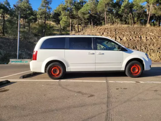 Dodge Grand Caravan ქირავდება შეკვეთილში