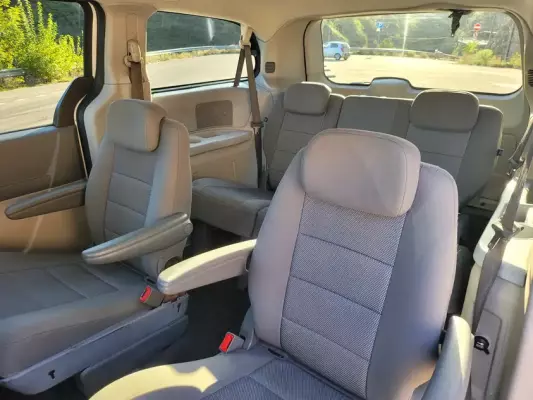 Dodge Grand Caravan ქირავდება შეკვეთილში