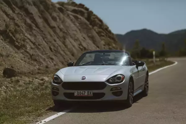 Fiat 124 Spider ქირავდება საქართველოში