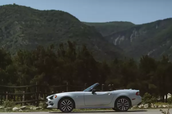 Fiat 124 Spider ქირავდება საქართველოში