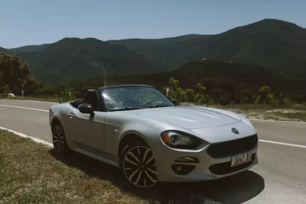 Fiat 124 Spider ქირავდება საქართველოში