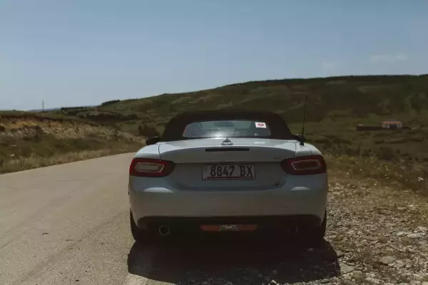 Fiat 124 Spider ქირავდება საქართველოში