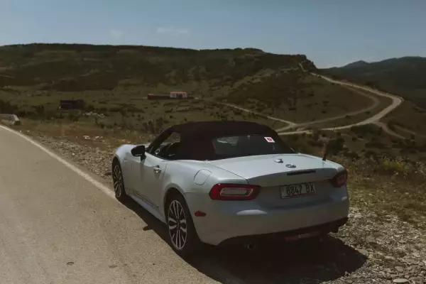 Fiat 124 Spider ქირავდება საქართველოში