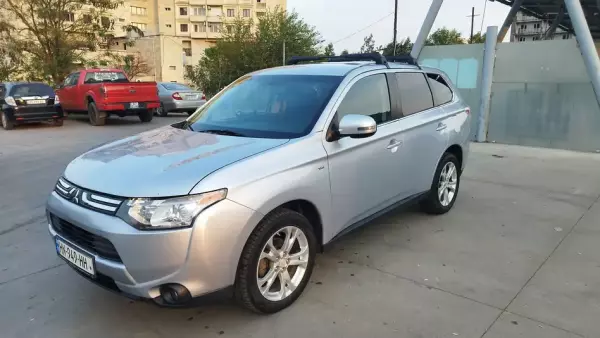 Mitsubishi Outlander ქირავდება საქართველოში