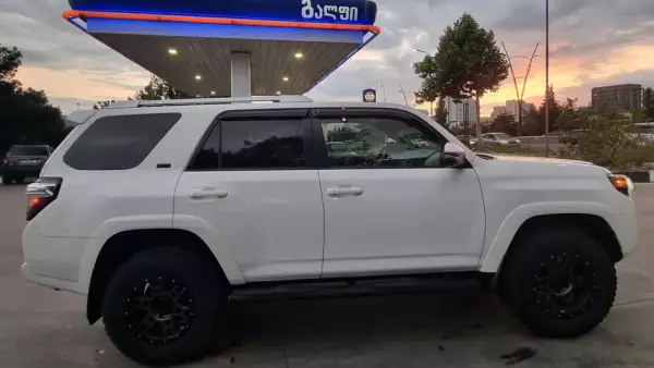 Toyota 4Runner ქირავდება სტეფანწმინდაში