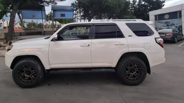 Toyota 4Runner ქირავდება სტეფანწმინდაში
