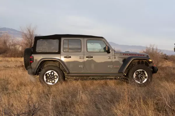 Jeep Wrangler Rubicon для аренды в Боржоми