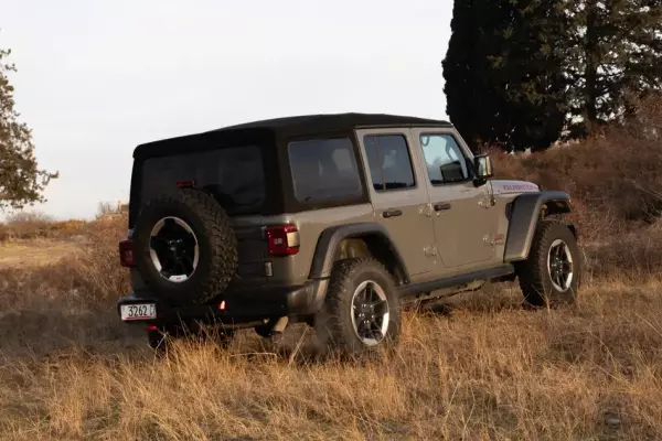 Jeep Wrangler Rubicon для аренды в Боржоми