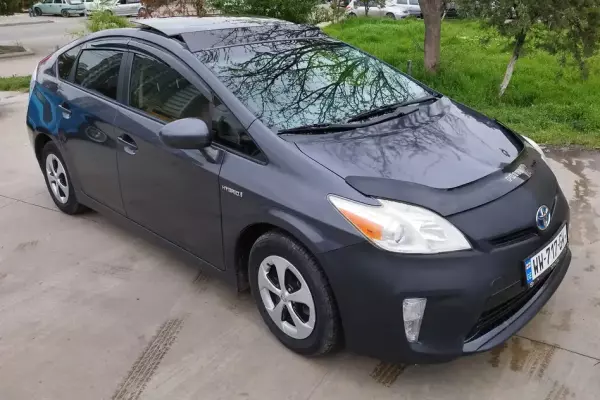 Toyota Prius ქირავდება საქართველო -ში