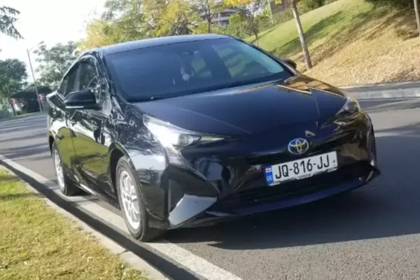 Toyota Prius ქირავდება საქართველოში