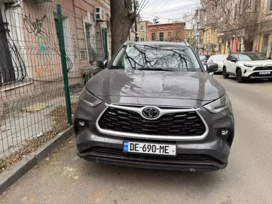Toyota Highlander ქირავდება საქართველოში