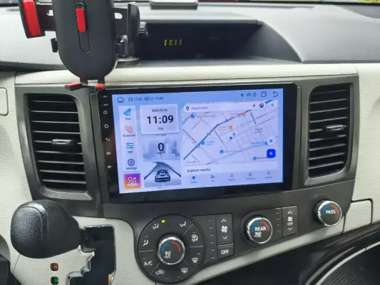 Toyota Sienna ქირავდება ჩაქვში