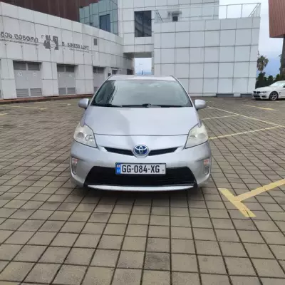 Toyota Prius for rent in Sarpi