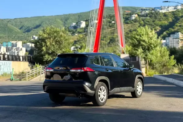 Toyota Corolla Cross ქირავდება ბორჯომში