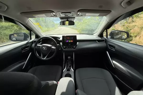 Toyota Corolla Cross ქირავდება ბორჯომში