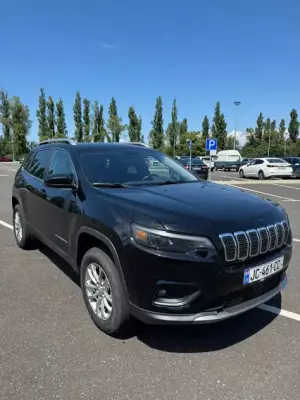 Jeep Cherokee ქირავდება საქართველოში