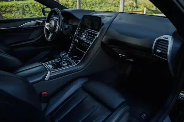 BMW M850i ქირავდება საქართველოში