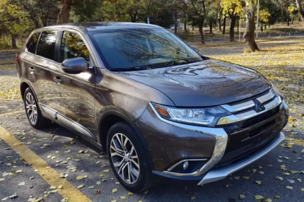 Mitsubishi Outlander ქირავდება საქართველოში