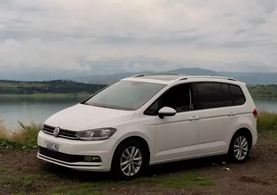 Volkswagen Touran ქირავდება საქართველო -ში