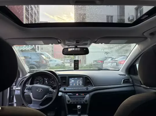 Hyundai Elantra ქირავდება ჩაქვში