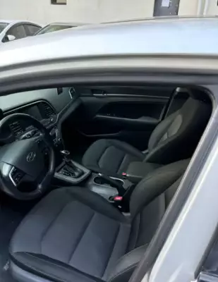 Hyundai Elantra ქირავდება ჩაქვში