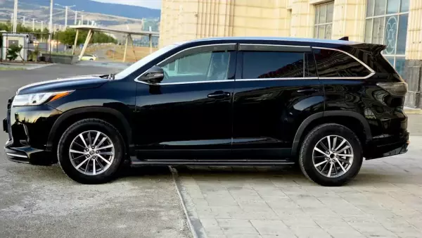 Toyota Highlander for rent in Chakvi