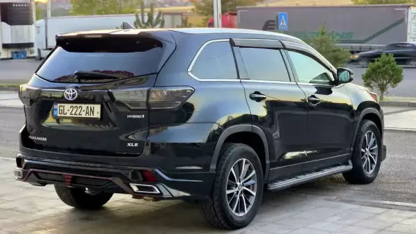 Toyota Highlander for rent in Chakvi