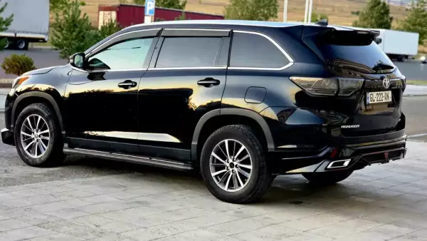 Toyota Highlander for rent in Chakvi