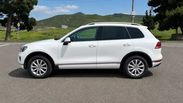 Volkswagen Touareg ქირავდება საქართველოში
