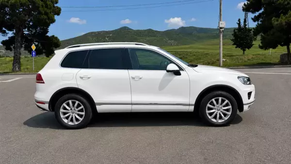 Volkswagen Touareg ქირავდება საქართველოში