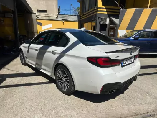 BMW 540i ქირავდება საქართველოში