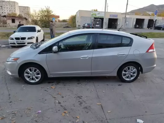 Honda Insight ქირავდება საქართველო -ში