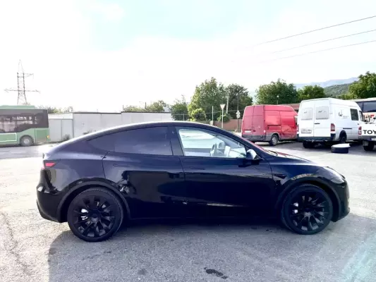 Tesla Model Y ქირავდება საქართველოში