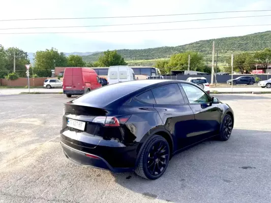Tesla Model Y ქირავდება საქართველოში