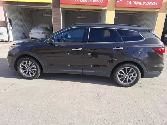 Hyundai Santa Fe ქირავდება საქართველოში