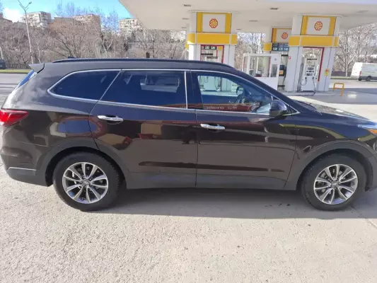 Hyundai Santa Fe ქირავდება საქართველოში