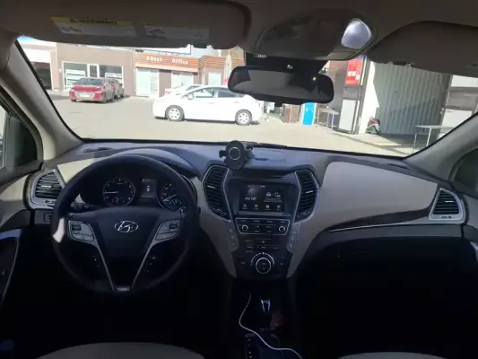 Hyundai Santa Fe ქირავდება საქართველოში