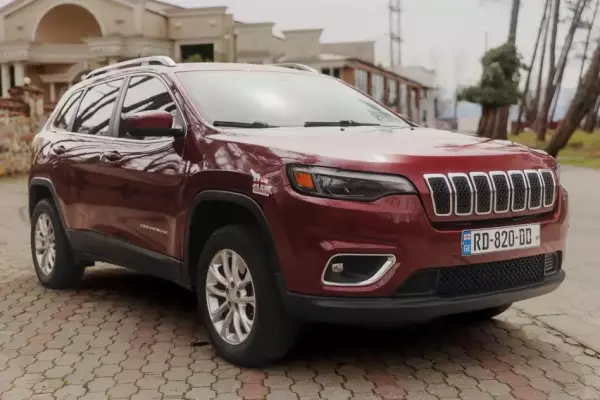 Jeep Cherokee ქირავდება საქართველოში