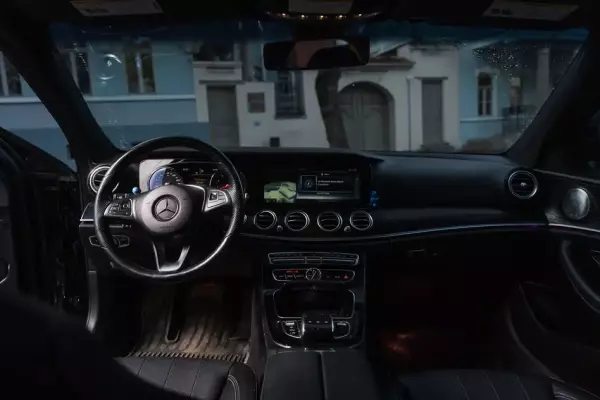 Mercedes E300 ქირავდება მცხეთაში