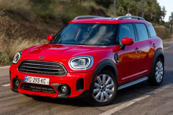 Mini Countryman for rent in Sarpi