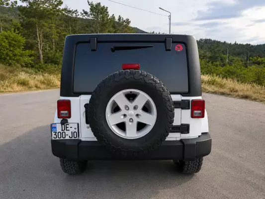 Jeep Wrangler ქირავდება საქართველოში